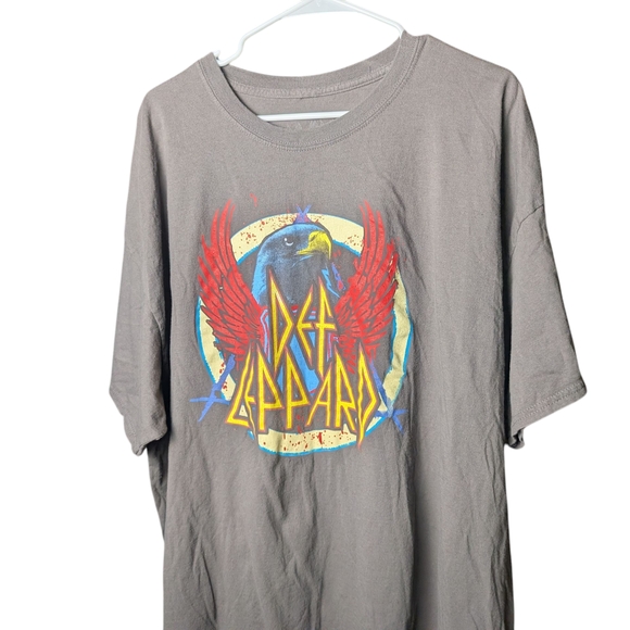 Def Leppard Graphic Men's T-Shirt Gray Red Blue Yellow Logo Short Sleeve Top EUC - Picture 4 of 6
